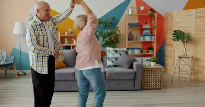 好過游水、散步！美研究：每禮拜跳舞超過1次 失智風險低76%