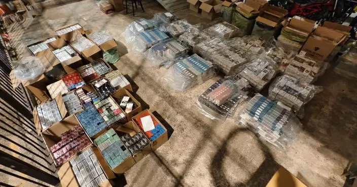 警截查可疑貨Van檢31.5萬支私煙 司機涉3罪被捕