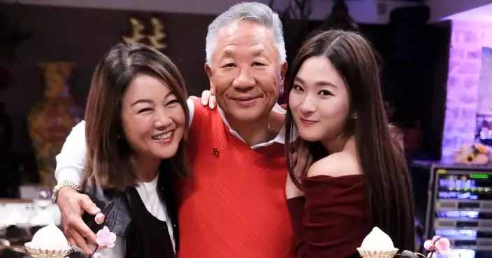 TVB小花陳懿德晒全家福為爸爸慶生 生日蛋糕意外洩露爸爸「會長」身份