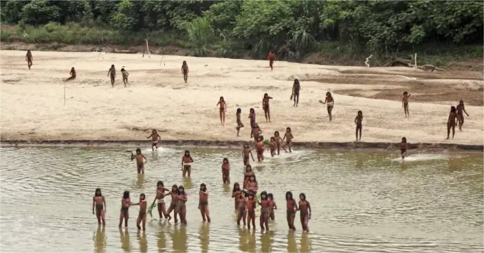 收香蕉唱歌翌日即翻臉　亞馬遜隱世部落200人突襲　2.1米巨箭射穿嚮導