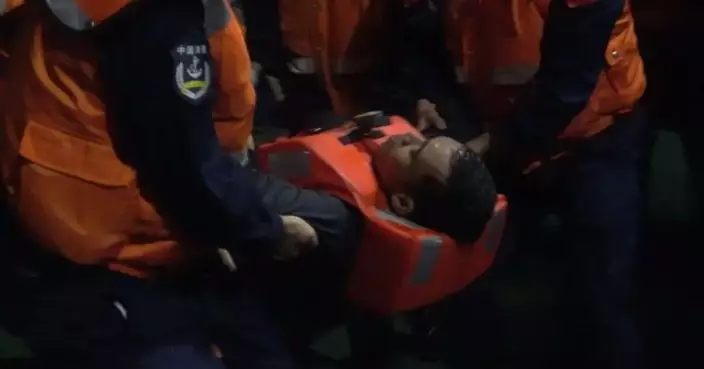 黃岩島附近貨船翻側17人獲救　仍有4名菲籍船員失蹤中方搜救持續