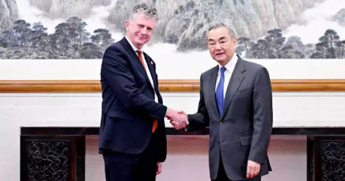 王毅北京晤英首相國家安全事務顧問鮑威爾