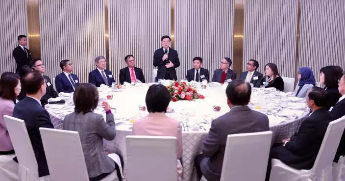 李家超晤東盟成員國駐港總領事及代表 深化連繫共晉午餐