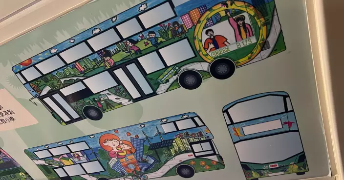 分站停車期間離座邀乘客放下手機賞天花畫作 巴士車長遭質疑「做騷」咁回應