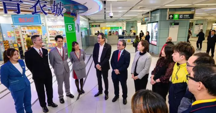 港鐵新任主席金澤培及新任行政總裁楊美珍今日履新