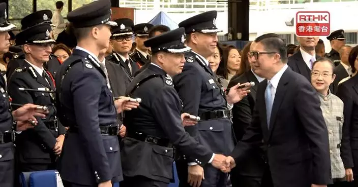 鄧炳強檢閱畢業見習督察和學警　稱警員必須謹守崗位、盡忠職守