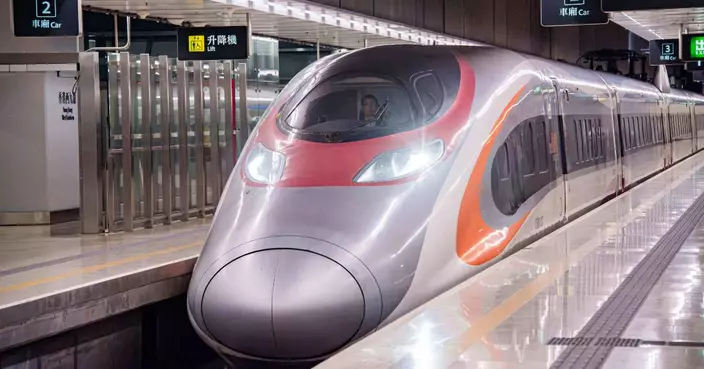 高鐵直達點增至110個  新綫周一直通華東重鎮  市民搶搭首發列車