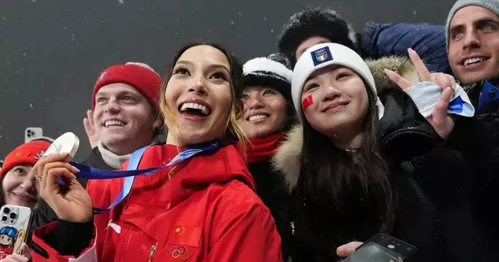 谷愛凌奪冬奧會自由式滑雪女子大跳台銀牌