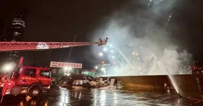 新油麻地貨物裝卸區有躉船起火 消防到場撲救無人受傷