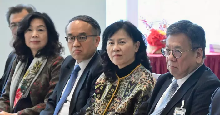 立會前廳交流會 陳美寶﹕就促進海運港口業作交流 許正宇﹕加強行政立法協作