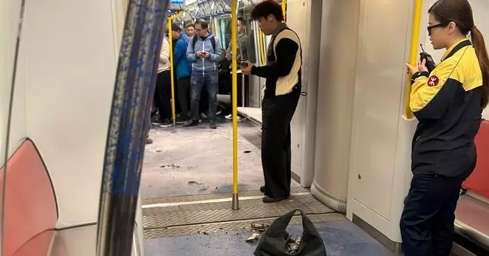 港鐵荃灣西站車廂有充電寶突爆炸冒煙 約400名乘客要疏散