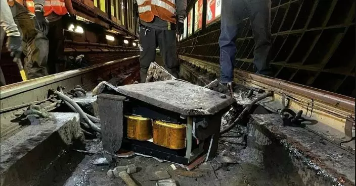 港島綫早上一段列車服務一度暫停 疑有工程車勾爛信號箱所致