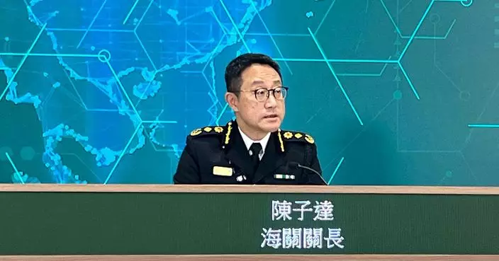 海關去年執法案件逾七成涉私煙 有人用輪椅或嬰兒車收藏過關 有家長利用跨境學童偷運