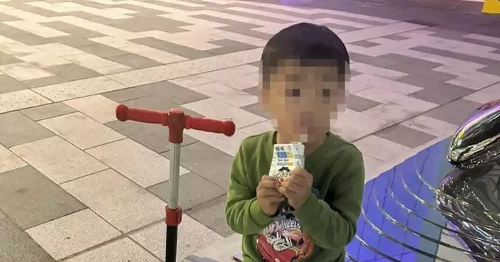 啟德3歲童與家人失散 警方無人機助迅速尋回