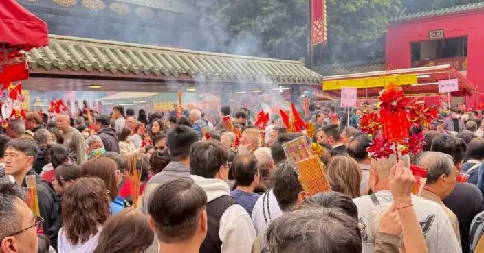 鄧炳強到車公廟視察與市民商戶傾談 冀香港安全平穩經濟進一步發展