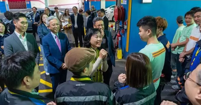 陳美寶到訪巴士公司為員工打氣　就乘客戴安全帶聽取車長意見