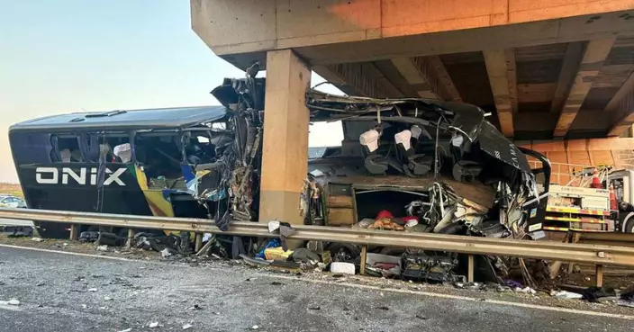 巴西東南部有巴士翻側至少10死42傷