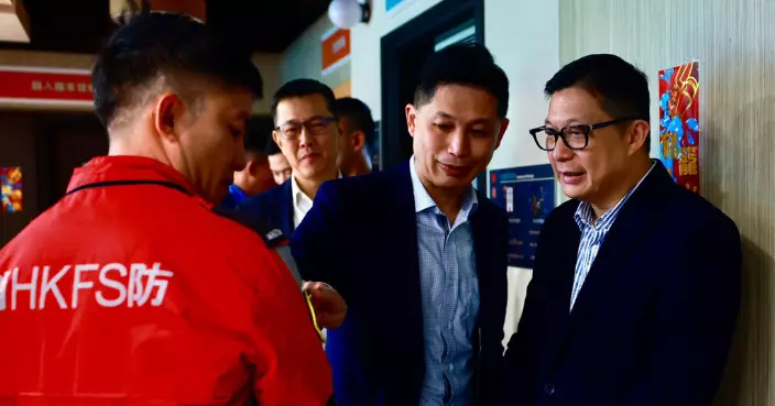 鄧炳強續到各紀律部隊探班 向當值人員送上新春祝福