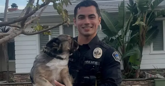 美國靚仔警察抱狗照爆紅　網民焦點全歪紛紛「自首」：快來逮捕我