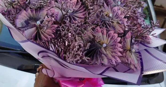 「現金花束」犯法？肯尼亞央行叫停情人節鈔票創意 損毀紙幣最高可判刑3個月