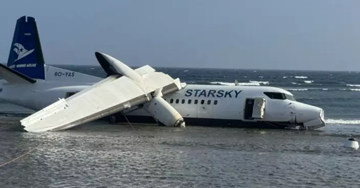 索馬里客機起飛15分鐘故障！機長冷靜迫降海灘　55人奇蹟全數生還