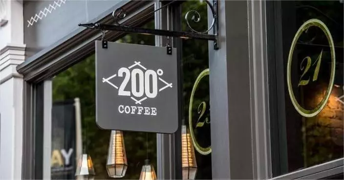 英女用10鎊禮品卡買咖啡 收據竟現63千兆鎊餘額 帳面超越全球首富