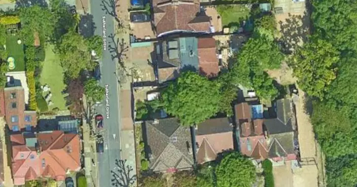 倫敦現「蚊型新樓」叫價逾千萬 網友驚呼：似核避難所或海邊公廁