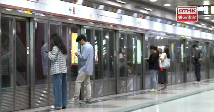 港鐵荃灣西站有乘客外置充電器著火　約400人疏散無人傷