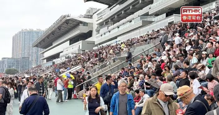 沙田馬場舉行賀歲賽馬日　有市民冀取好意頭亦有旅客感受氣氛