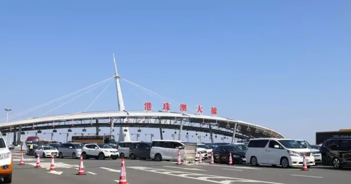 運輸署：港珠澳大橋珠海口岸往香港方向車輛通關廣場現時非常繁忙