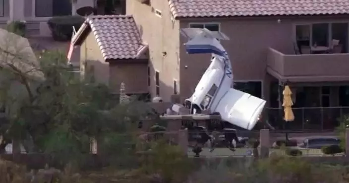 鳳凰城小型飛機撞2民居「機頭朝下」墜毀 釀機上2人及屋內1人受傷