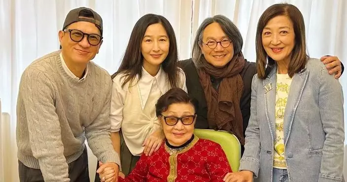 張家輝關詠荷與白雪仙拜年 馬海倫晒合照讚關詠荷保養得宜