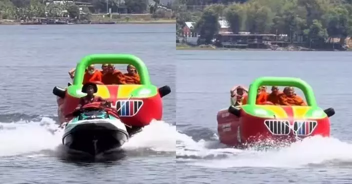 泰國5僧侶搭色彩繽紛香蕉船遊水庫惹議 官方指有失體統已口頭勸誡