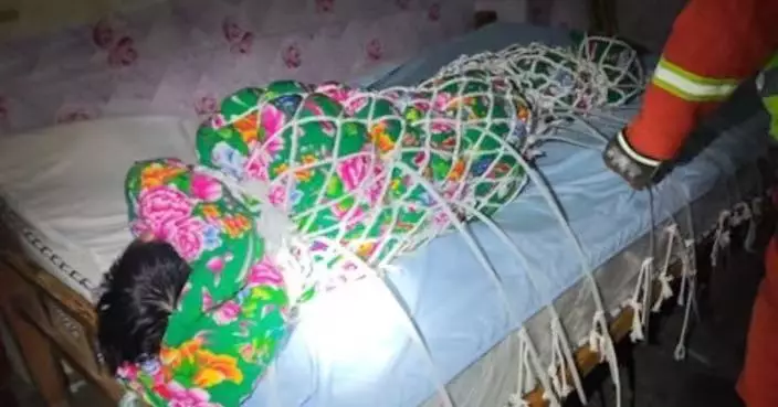 跟風模仿「紮帶逃生」廣州男遭棉被漁網紮帶緊裹險喪命 幸獲外賣員救援