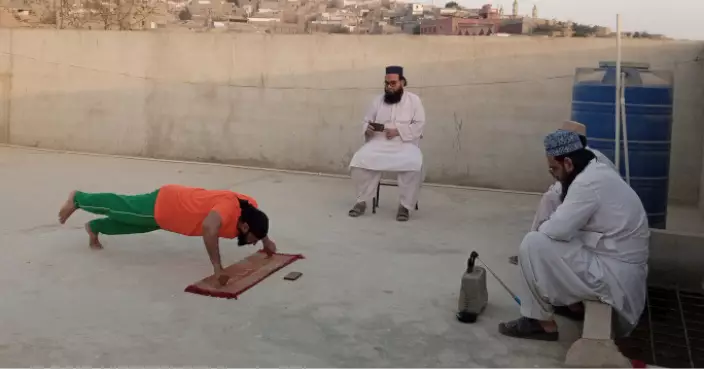 2隻大拇指及單腳支撐 巴基斯坦男1分鐘做66下掌上壓第3度破世界紀錄