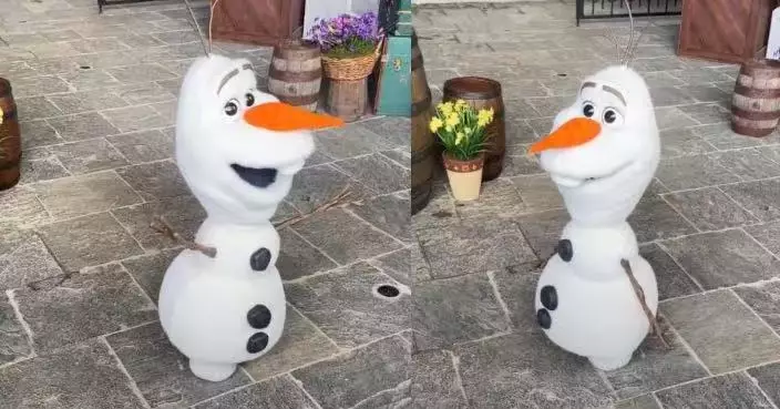 唔使人扮！巴黎迪士尼「 AI雪寶機械人」首亮相 園區行走自如動作自然流暢