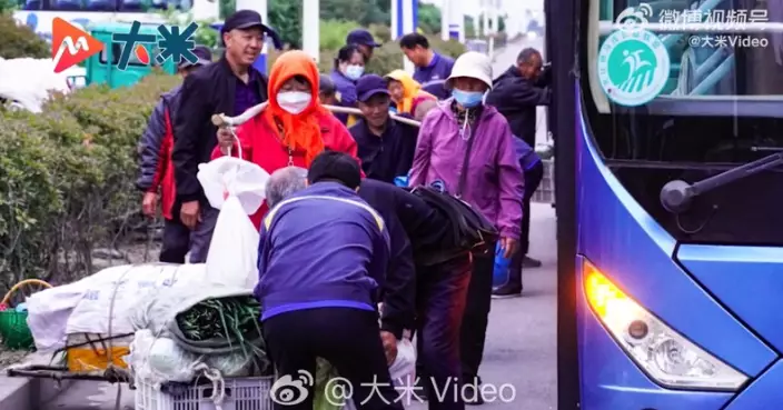 青島開通「菜農巴士」 18米長巴士清晨開出直送農民進城賣菜助增收入