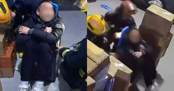 江西醉漢取快遞將膠推車當凳坐屁股卡住受困3小時 消防到場強忍笑意救出