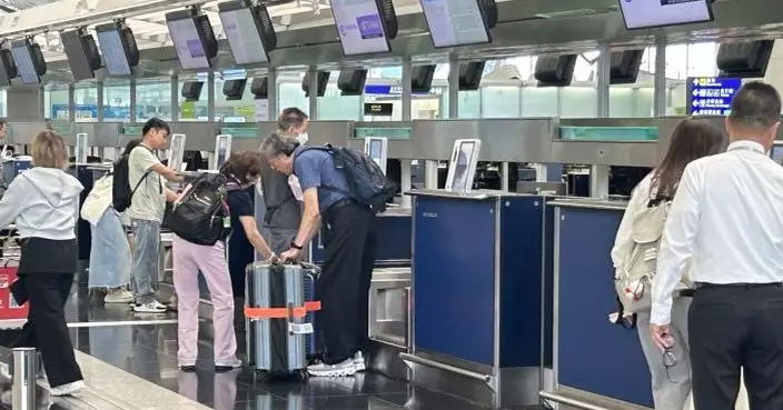 受中東局勢影響　香港機場有航空公司設櫃位助乘客處理機票