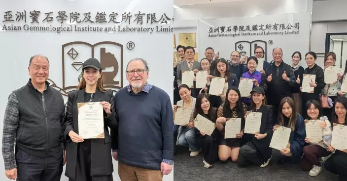 傅嘉莉跟著名珠寶歷史學家學習 享受上實體課節奏與氣氛