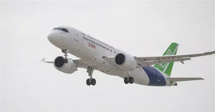 全國兩會｜鄭柵潔：針對高成長行業將突出長遠布局 鑄就「國之重器」