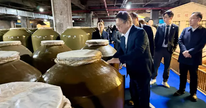 丘應樺繼續貴州之行訪酒廠 促進黔港兩地酒業合作