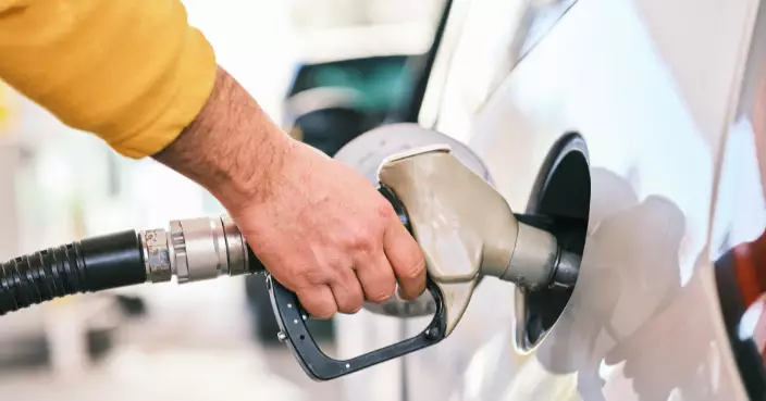 法加油站店員標錯價 1蚊1升油引車主瘋狂搶購