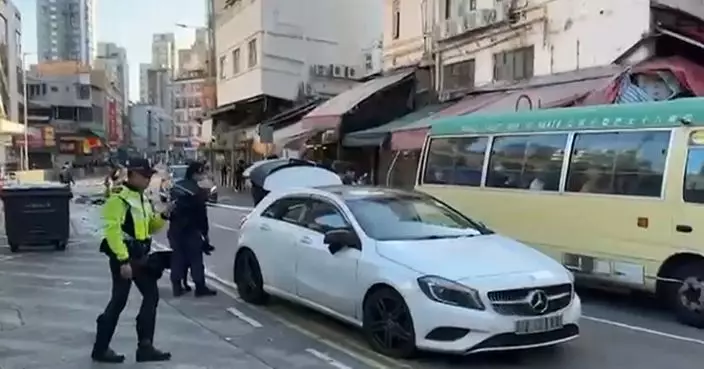 元朗大棠路車禍兩途人受傷 司機棄車逃逸 警垃圾桶檢80包「太空油」