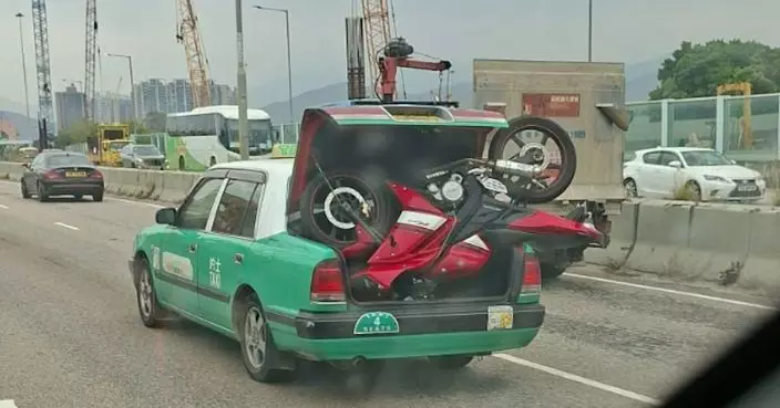 網上熱傳的士車尾廂放電單車 警主動調查票控46歲司機