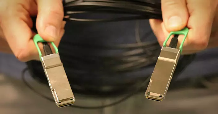 微軟突破MicroLED及中空光纖技術 數據中心效能升耗能減半