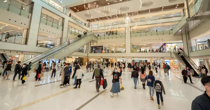 沙田新城市廣場男子偷3件女裝衫被截停 亮𠝹刀嚇退保安後逃去