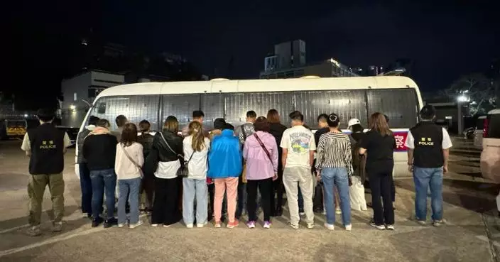 警方元朗集運自提點破非法賭檔 拘23人檢數千元現金