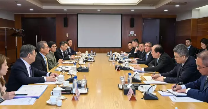 陳茂波在京與商務部官員共同主持內地與香港經貿合作委員會會議