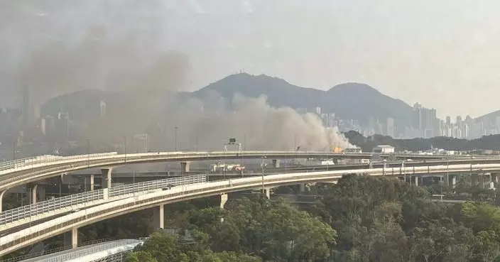 昂船洲政府船塢有船起火　消防正灌救　